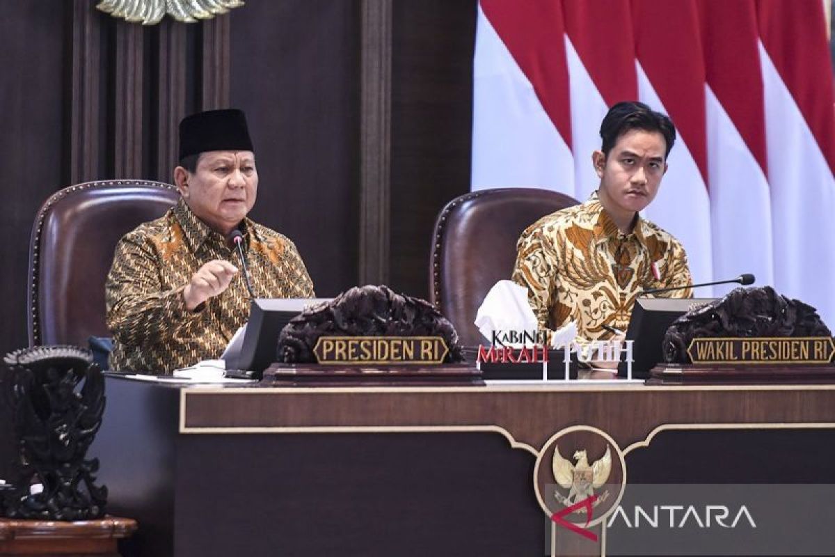 Prabowo beri wewenang menteri copot pejabat tak bekerja keras