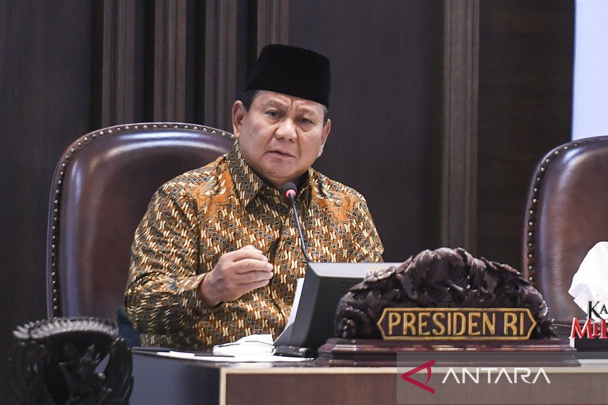 Presiden Prabowo beri wewenang menteri copot pejabat tak bekerja keras