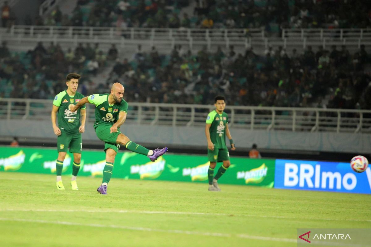 Persebaya Surabaya hanya bermain imbang 1-1 lawan PSM Makassar