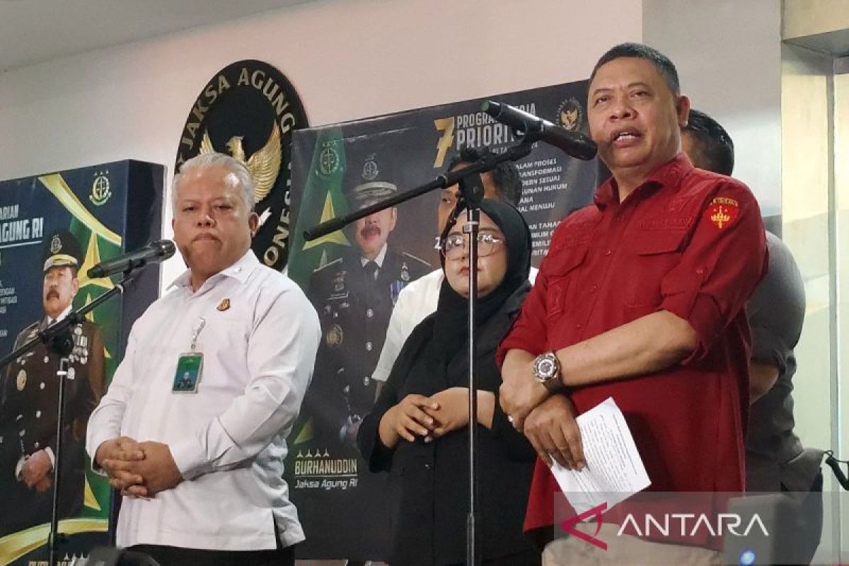 Kejagung tetapkan tiga hakim perkara Ronald Tannur jadi tersangka suap