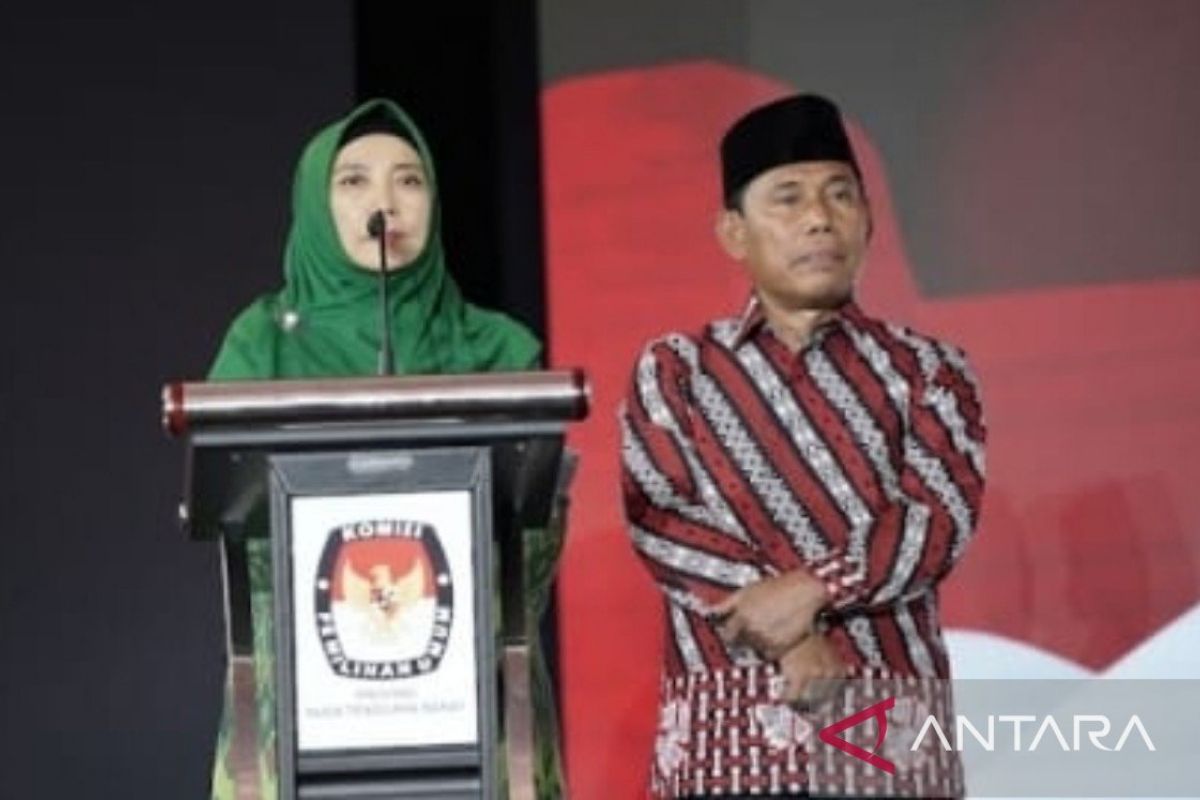 Rohmi-Firin iktiarkan NTB maju-berdaya saing saat debat perdana pilkada