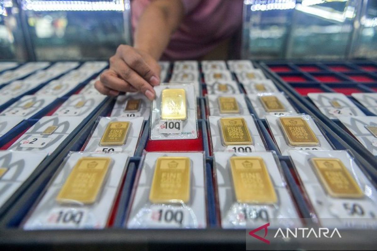 Emas Antam Senin turun Rp7.000 jadi Rp1,527 juta per gram