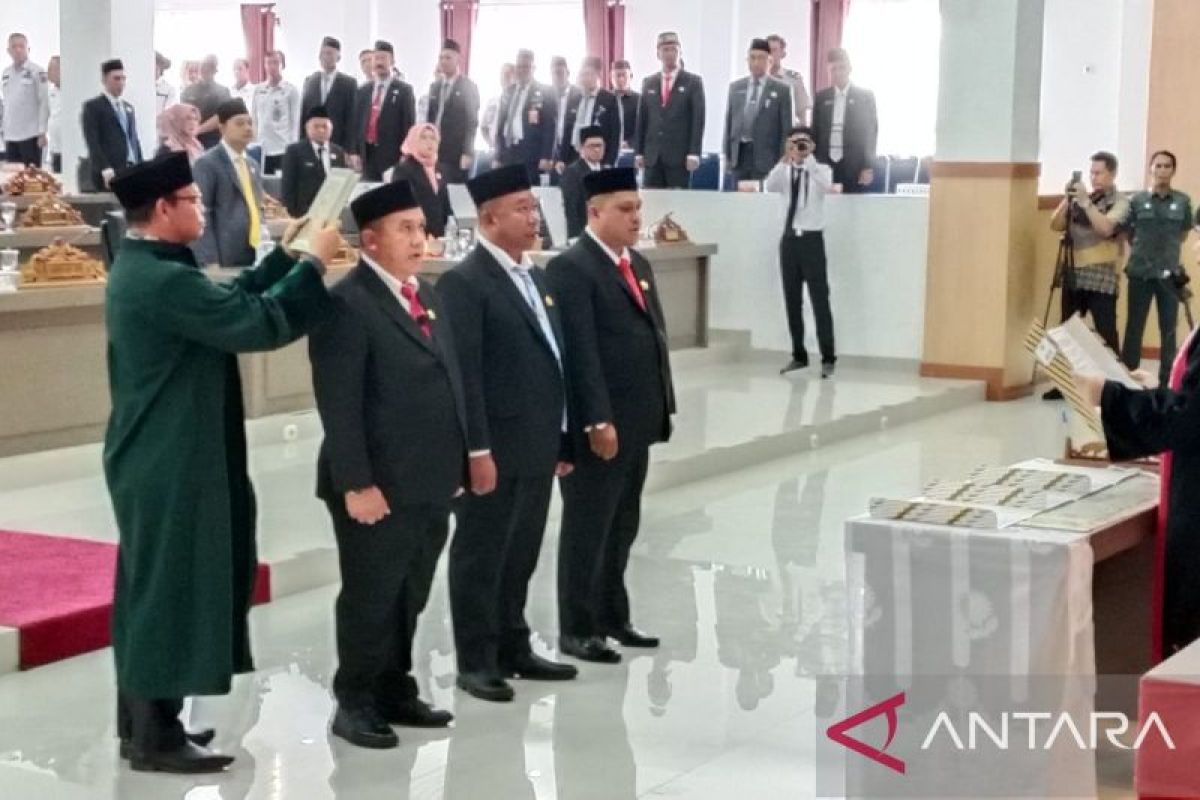 Tiga unsur pimpinan DPRD Bangka Selatan resmi dilantik