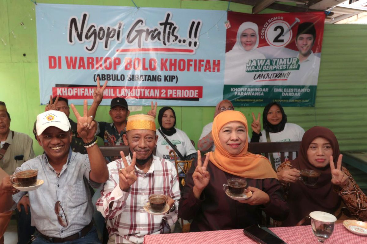 Relawan Khofifah-Emil sediakan kopi gratis pertebal kemenangan di Surabaya