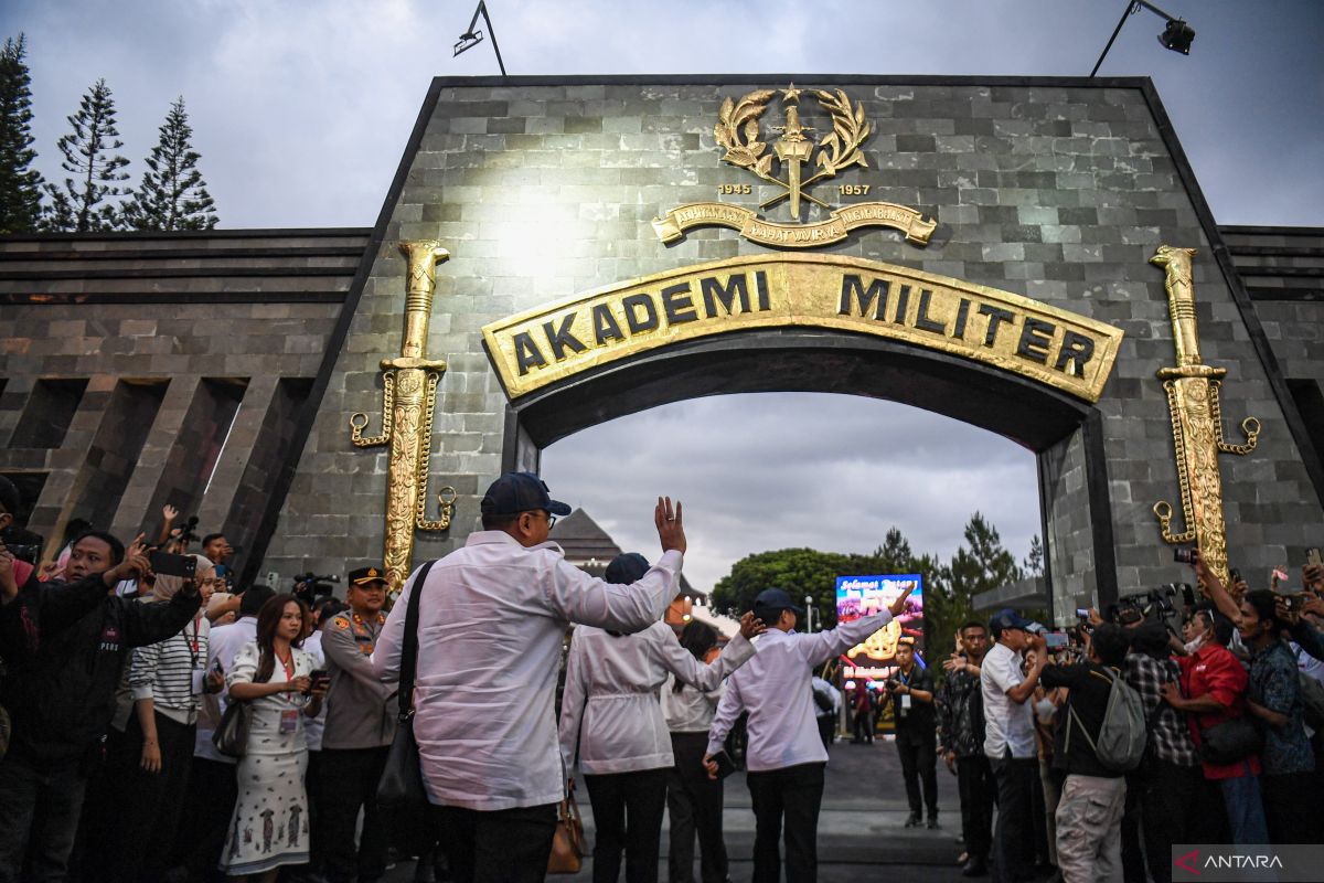 Anggota kabinet pakai loreng komponen cadangan ikut pembekalan cegah korupsi