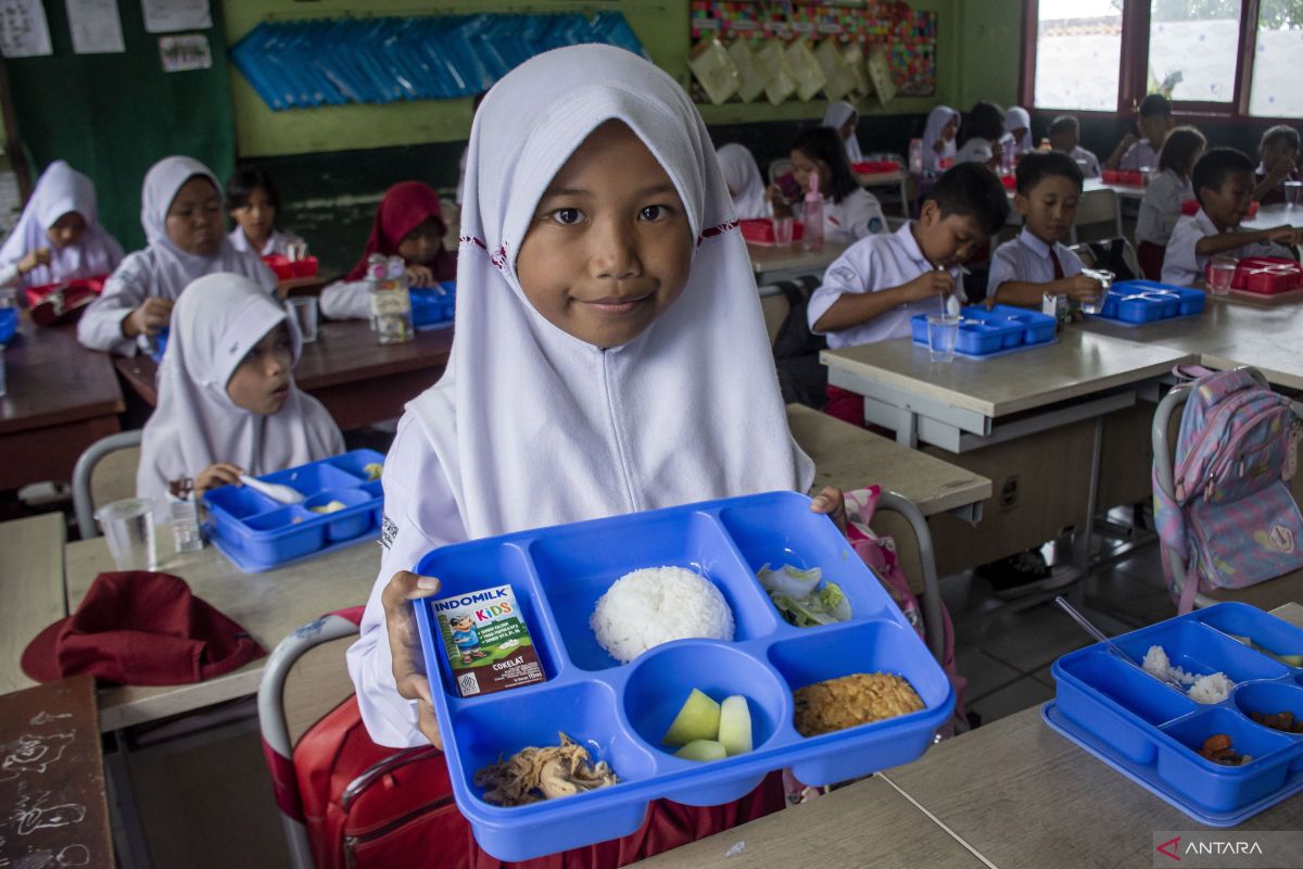 Positive climate outlook bolster Prabowo's free meals initiative