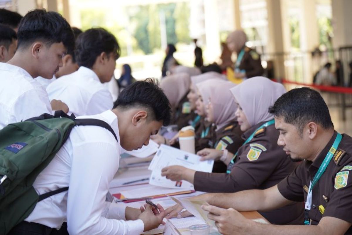 Kajati Sulsel mengingatkan peserta tes jangan percaya calo CPNS