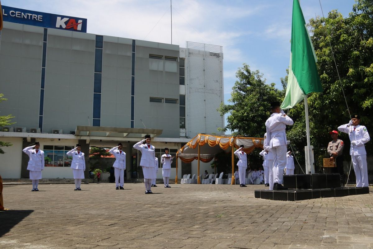 Sebanyak 200 siswa SMA di Madiun ikuti lomba pengibaran bendera