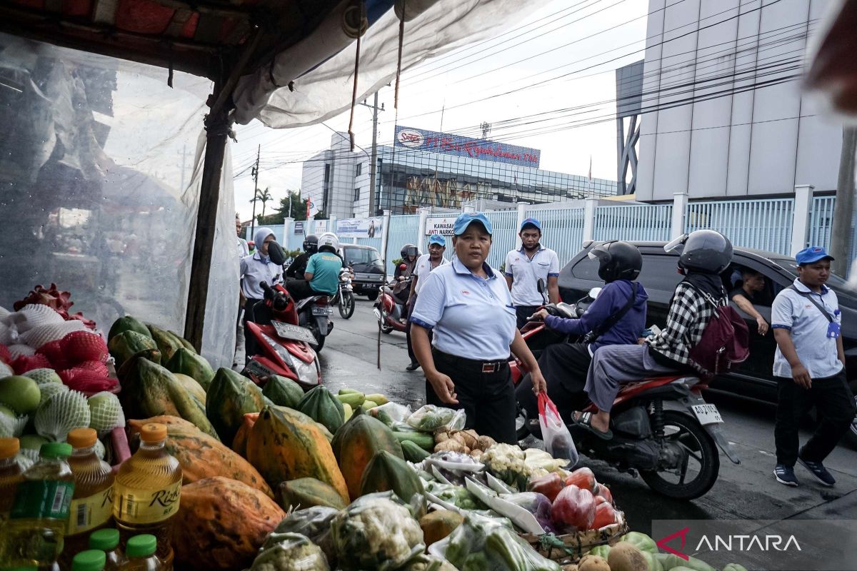 Pengamat usulkan perusahaan TPT beradaptasi dengan pasar dan tren