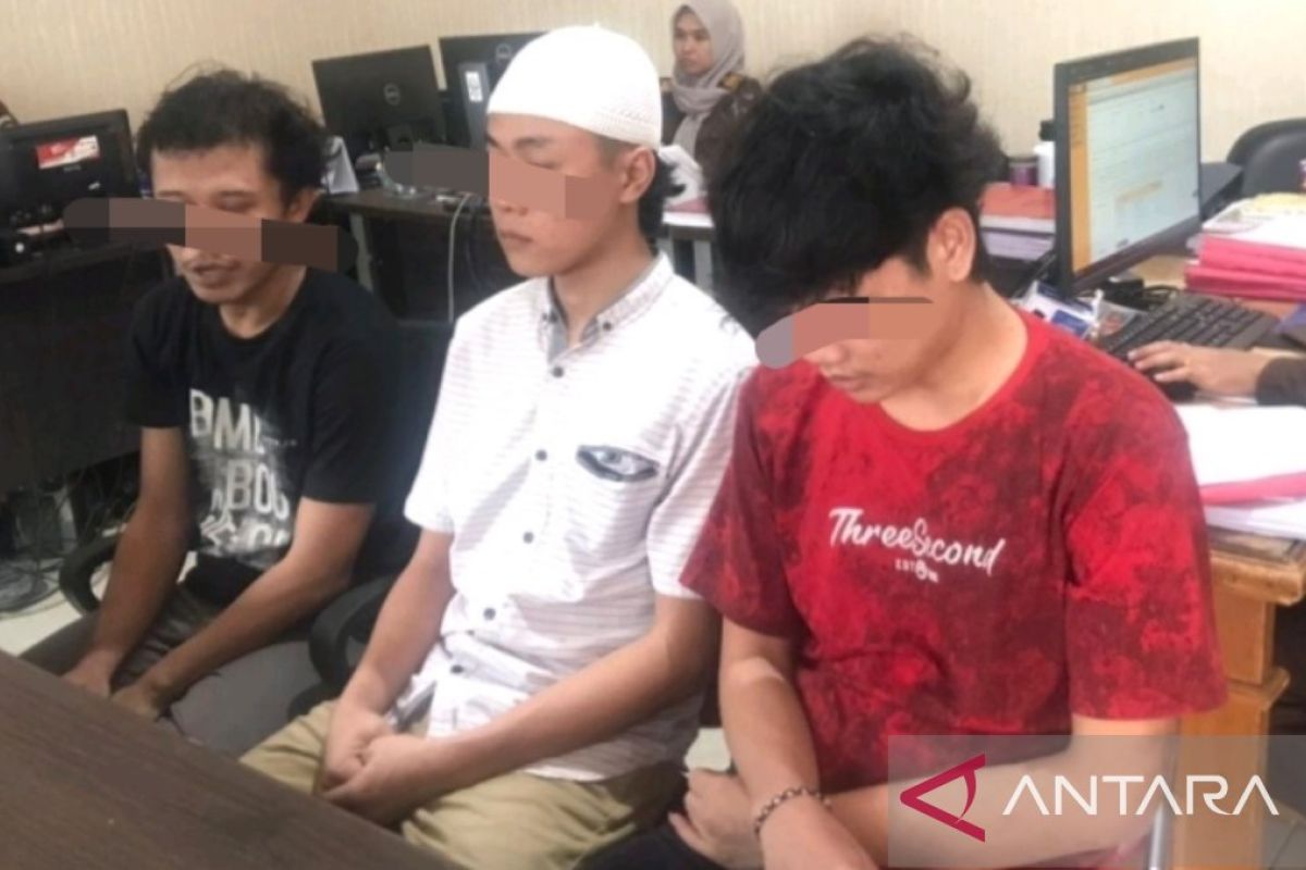 Kejari Palembang terima tersangka dan barang bukti kasus coran mayat