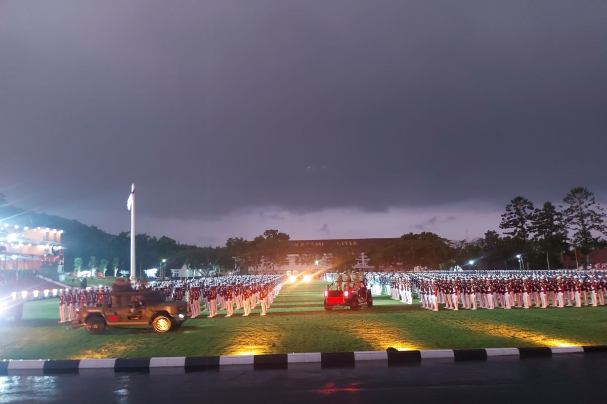 Presiden Prabowo pimpin Parade Senja di Akmil Lembah Tidar