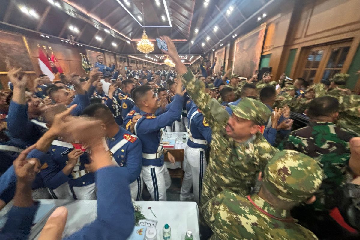 Kuyup diguyur hujan, Presiden beri jeda libur Taruna Parade Senja