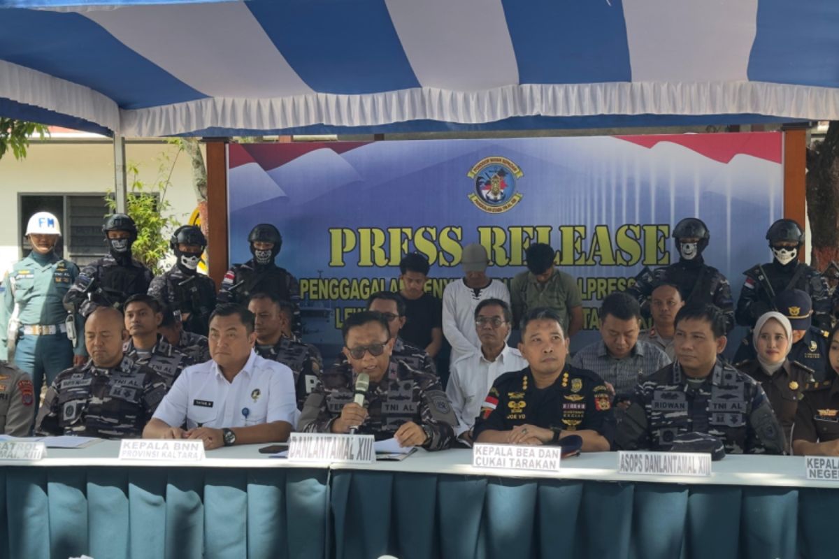 Anjing Pelacak Bea Cukai Bantu Bongkar Penyelundupan Pakaian Bekas di Perairan Muara Selor