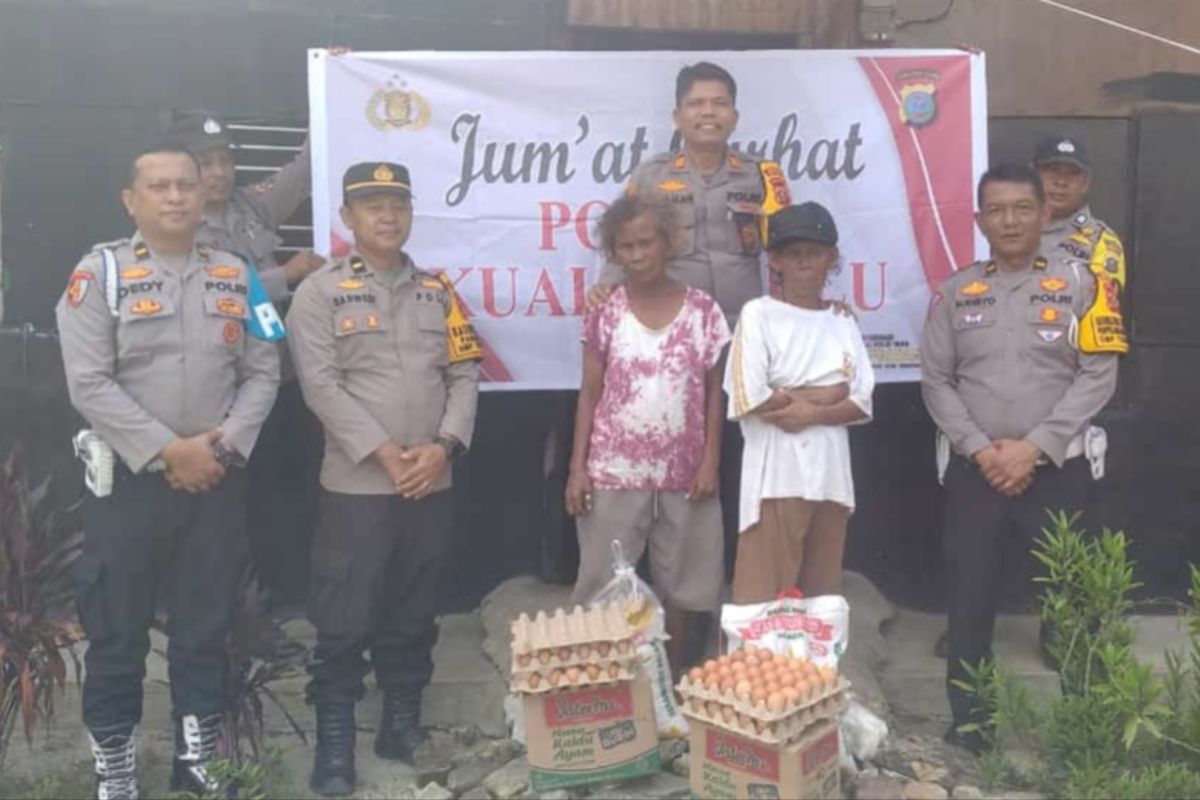 Janda kembar kaget dapat santunan Polsek Kualuhhulu