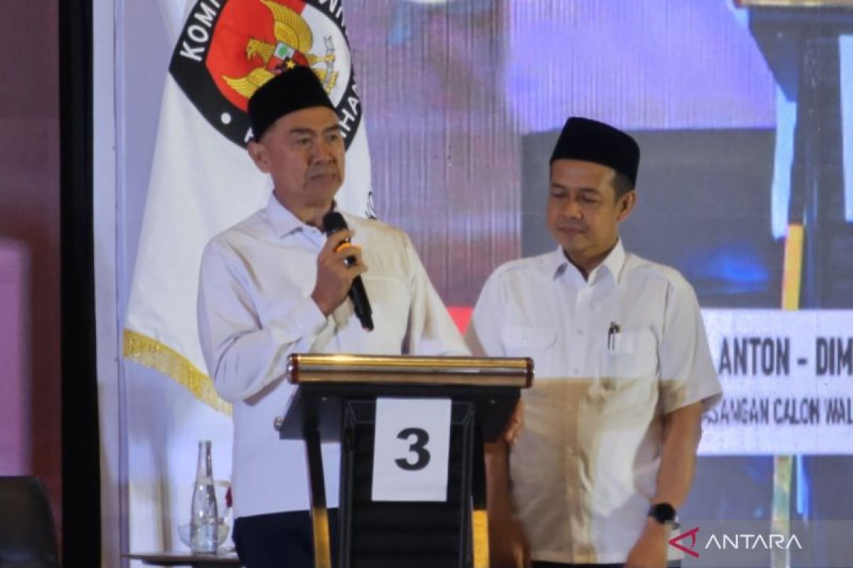 Abah Anton ungkit keberhasilan pimpin Kota Malang saat debat pilkada