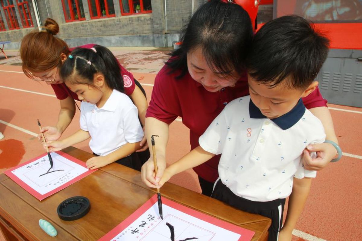 China perkuat pendidikan tulisan tangan bahasa Mandarin standar