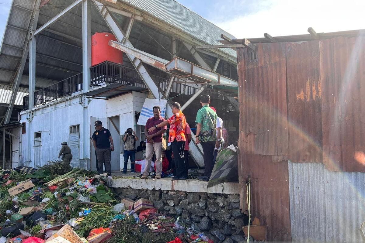 Pemkab Jayapura minta tata kelola kebersihan Pasar Phaara ditingkatkan