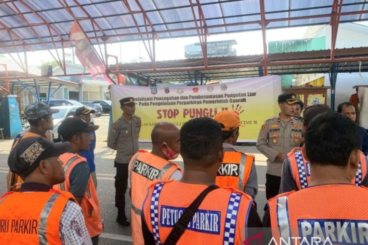 Polres Belitung Timur sosialisasikan saber pungli kepada juru parkir