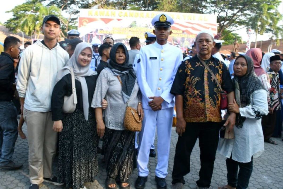 Putra asal Ngawi jadi lulusan terbaik siswa Dikmata TNI AL 44/1