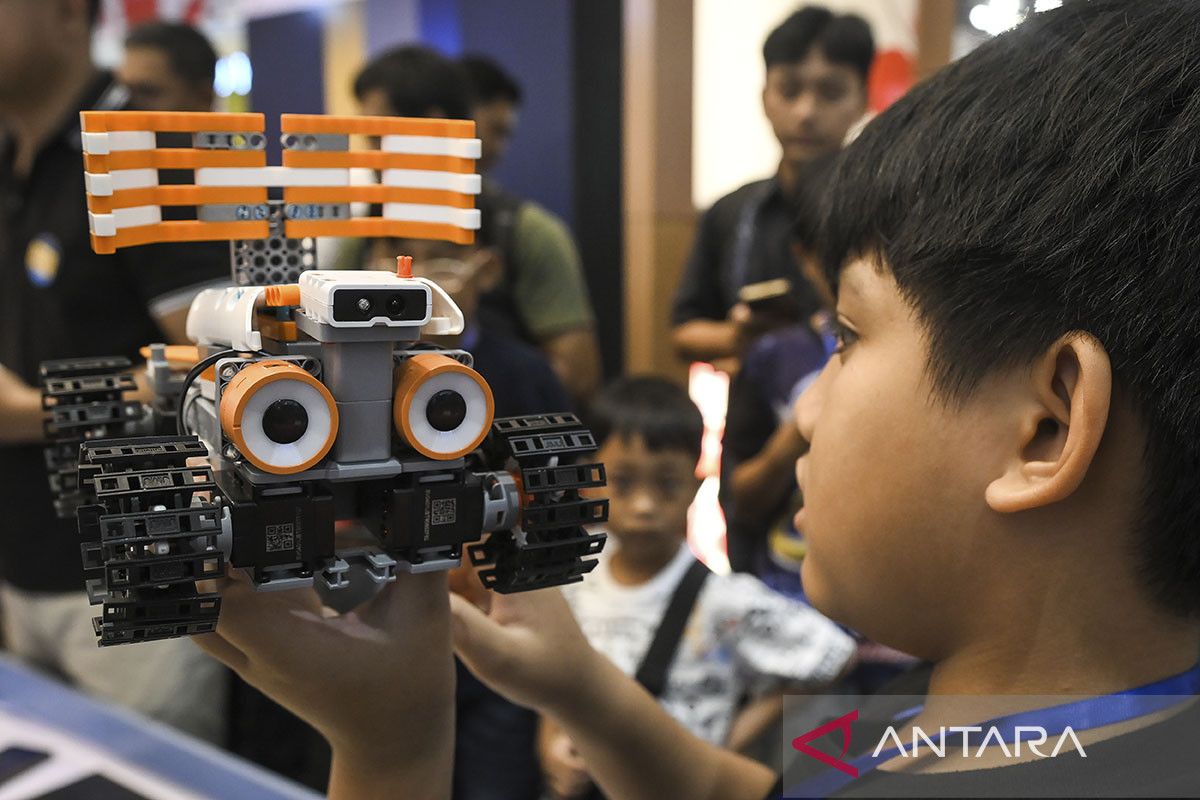 Lomba robotika dan inovasi teknologi di Tangsel