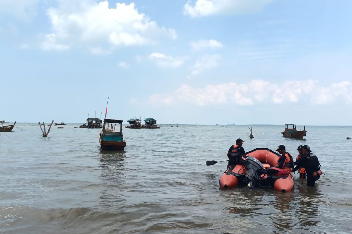 Tim SAR gabungan cari penambang timah tenggelam di Teluk Limau Bangka Barat