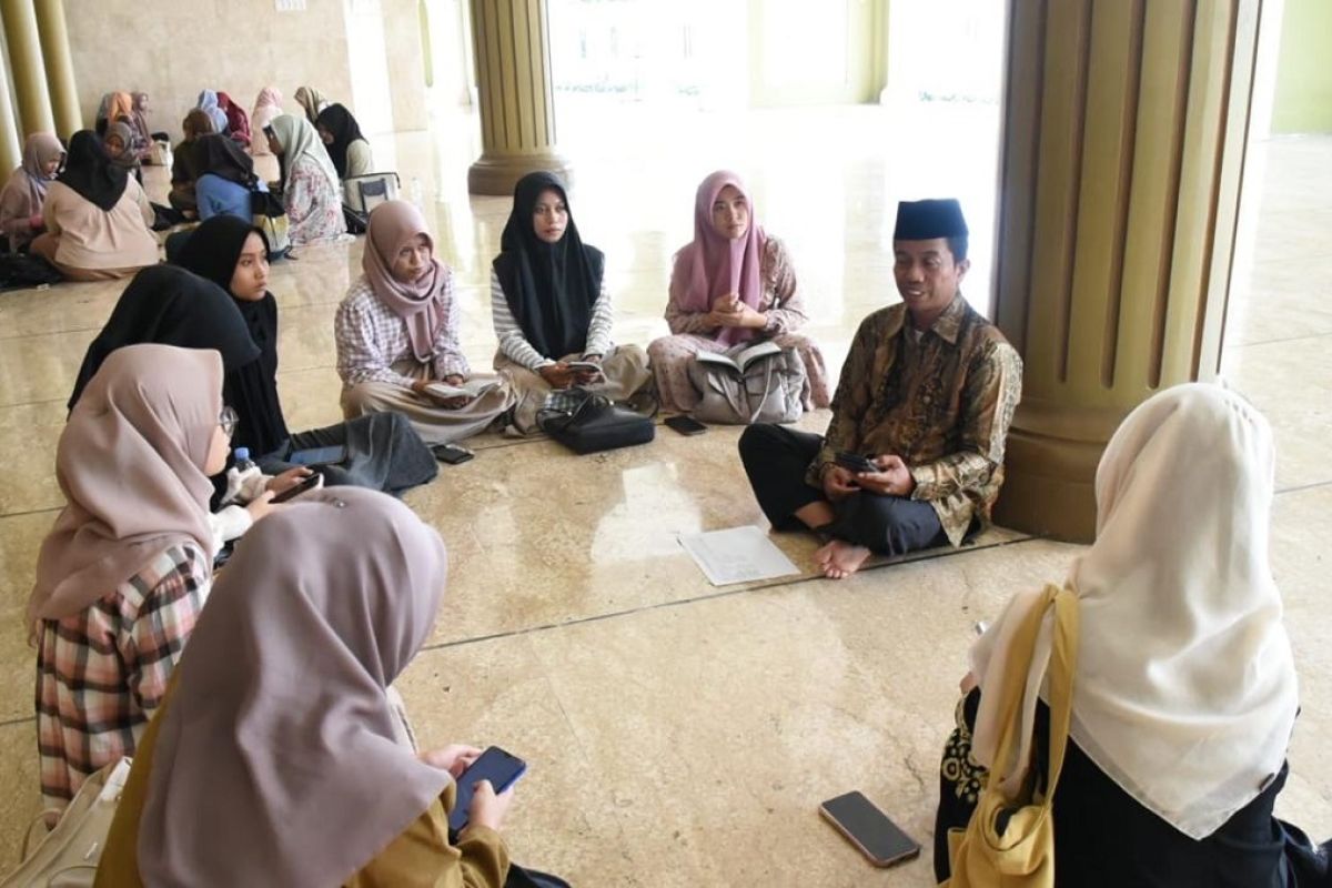 Dosen Agama Islam Unimed beri pendampingan belajar membaca dan memahami Al-Quran di Masjid Unimed