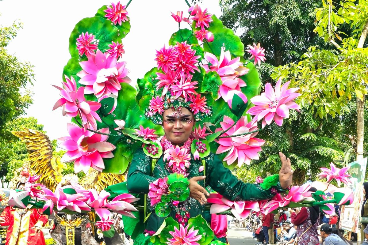 Pemkot Batu kenalkan potensi pertanian lewat Art Flower Carnival