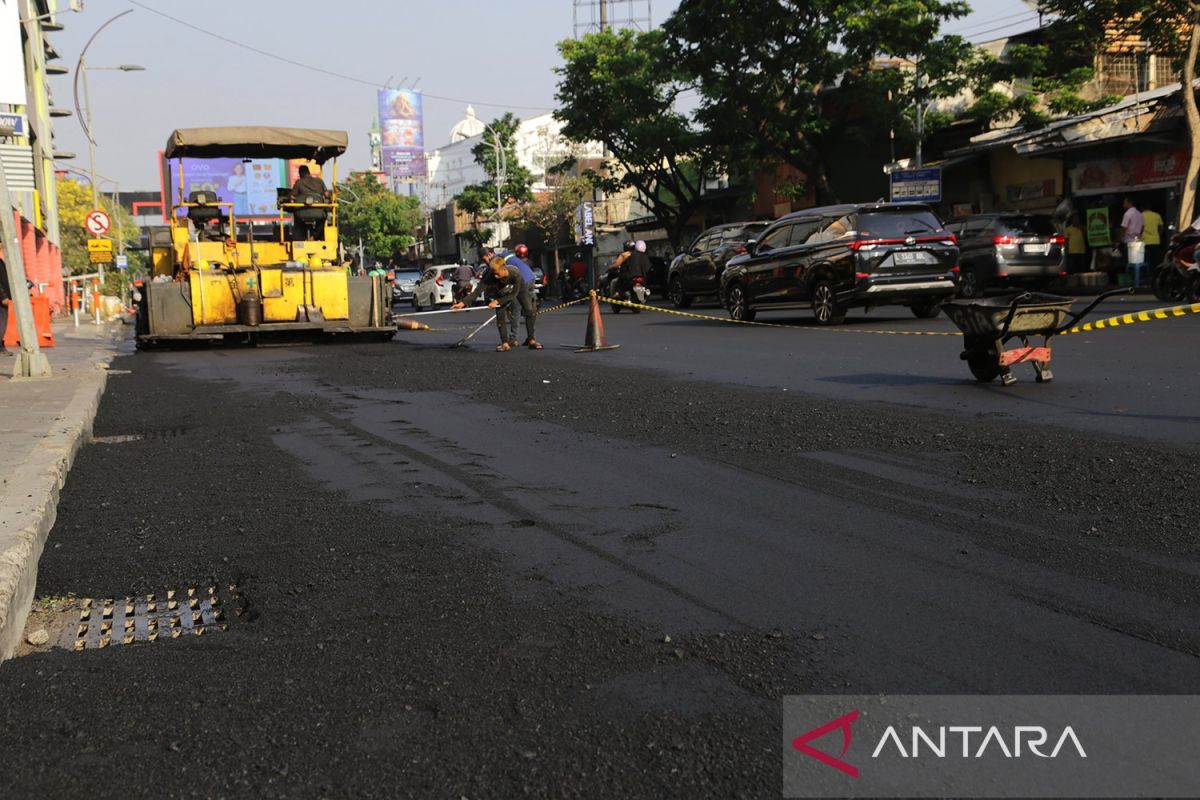 Pemkot Surabaya kebut proyek saluran dan jalan menjelang musim hujan