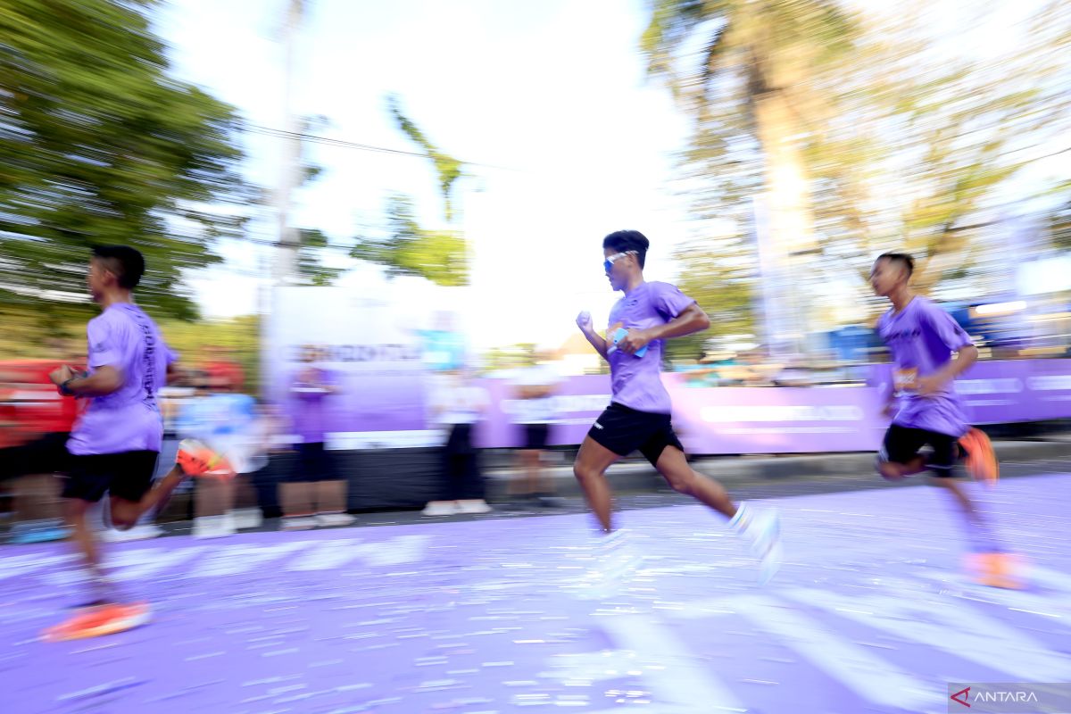 2.200 pelari dari berbagai daerah meriahkan Gorontalo Half Marathon 2024