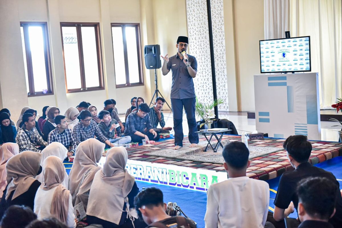 Merdeka Bicara ala Robinsar-Fajar, wadah anak muda sampaikan ide dan gagasan