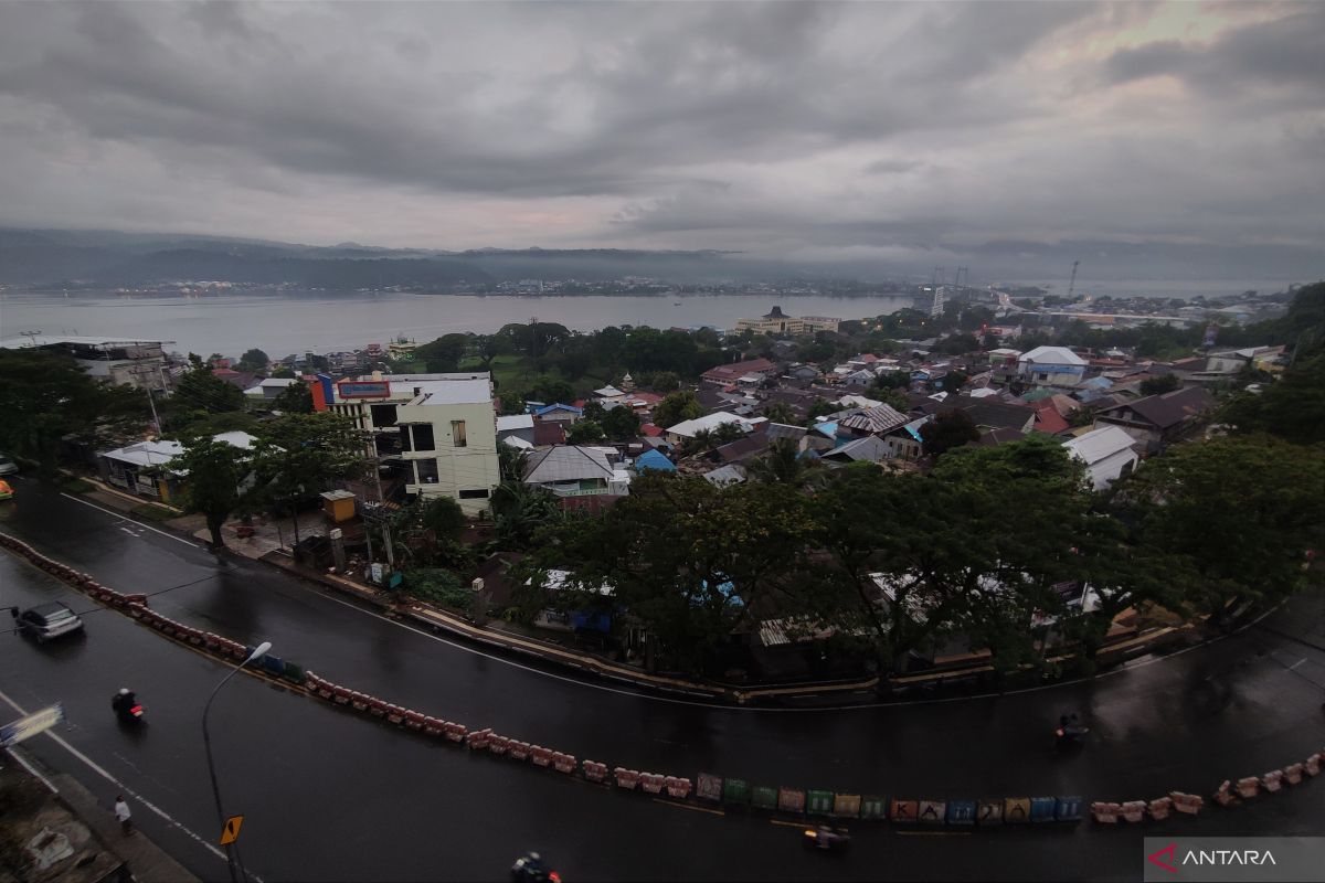 Hujan guyur sebagian kota-kota besar pada Selasa, kata BMKG