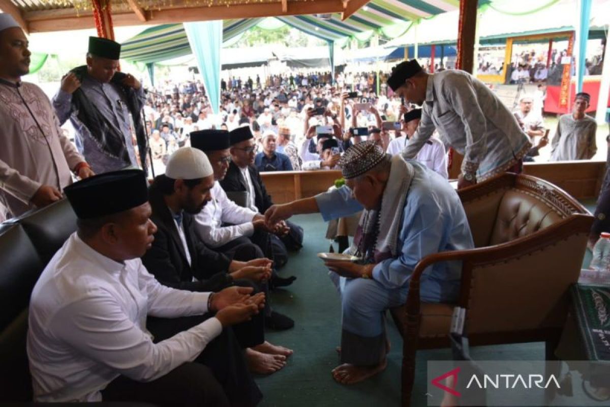 Mualem dan Sulaiman Tole-Abdul Hamid Dipeusijuek di Muzakarah Ulama Se-Aceh