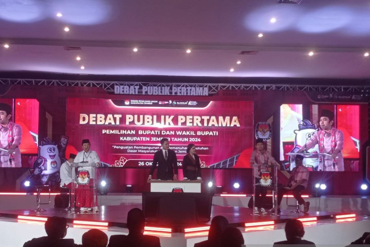 Debat publik perdana di Pilkada Jember untuk pertajam visi misi paslon