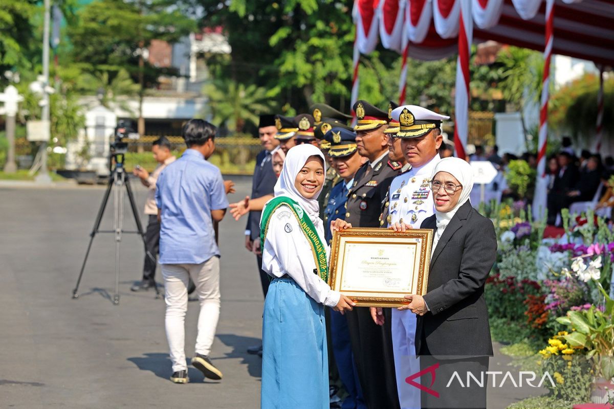 Pemkot Surabaya apresiasi 36 generasi muda terbaik