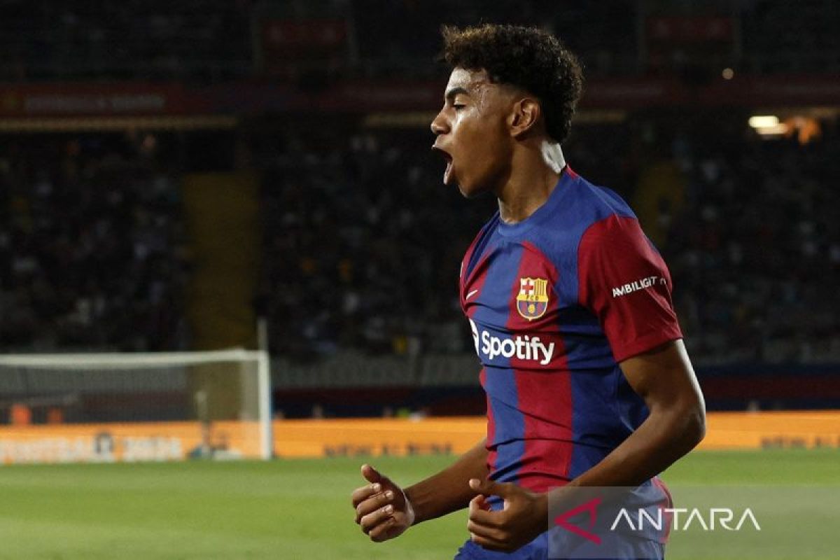 Winger Barcelona  Lamine Yamal raih Kopa Trophy 2024