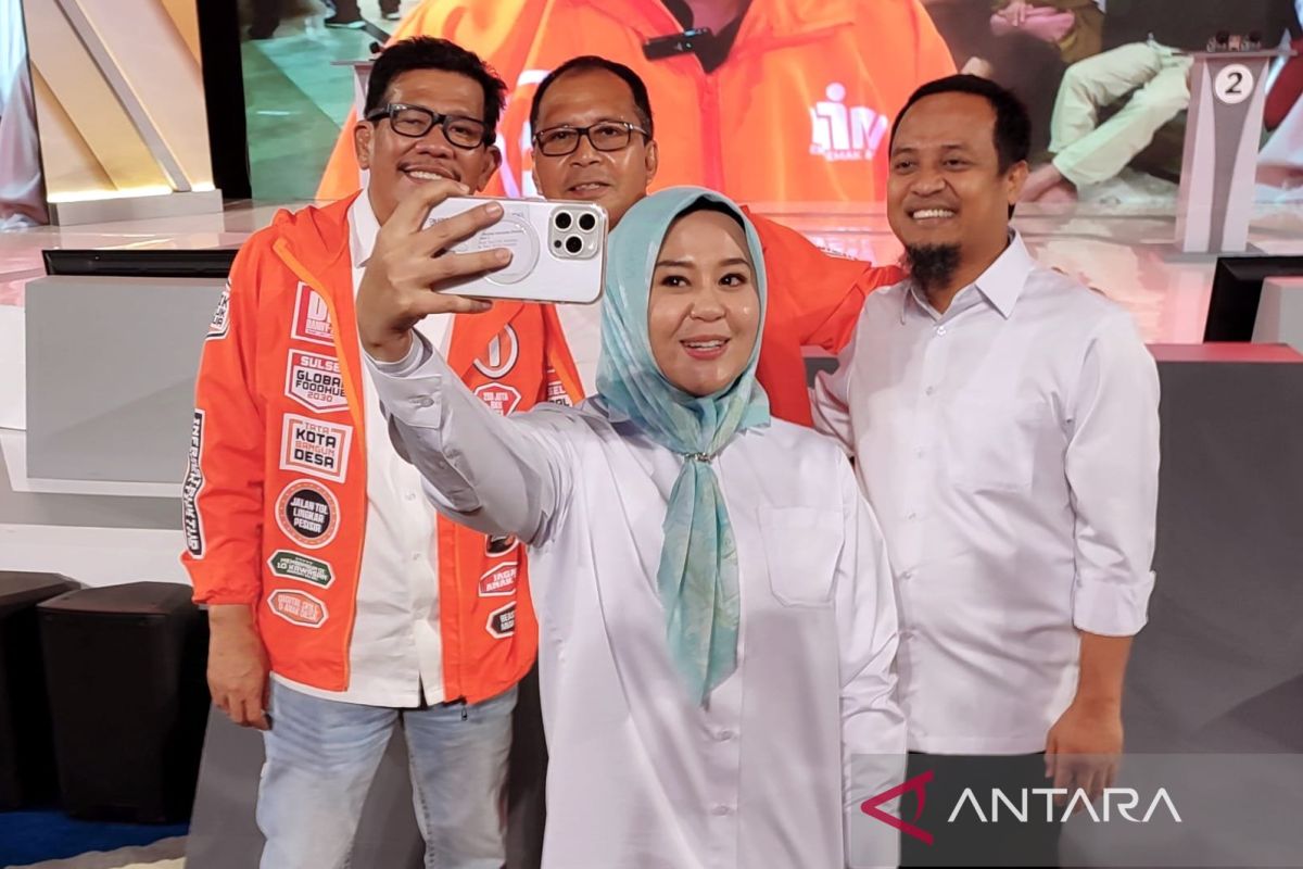 Dua kandidat Pilkada Sulsel 2024 adu visi misi dalam debat perdana