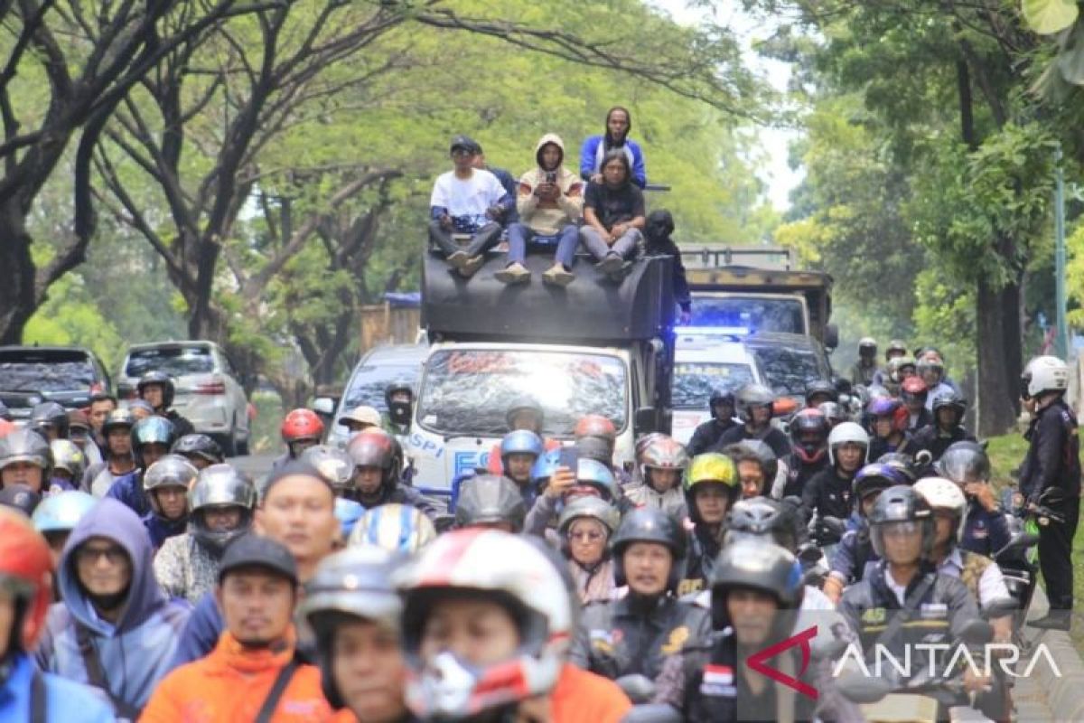 Ratusan buruh Bekasi unjuk rasa desak kenaikan upah