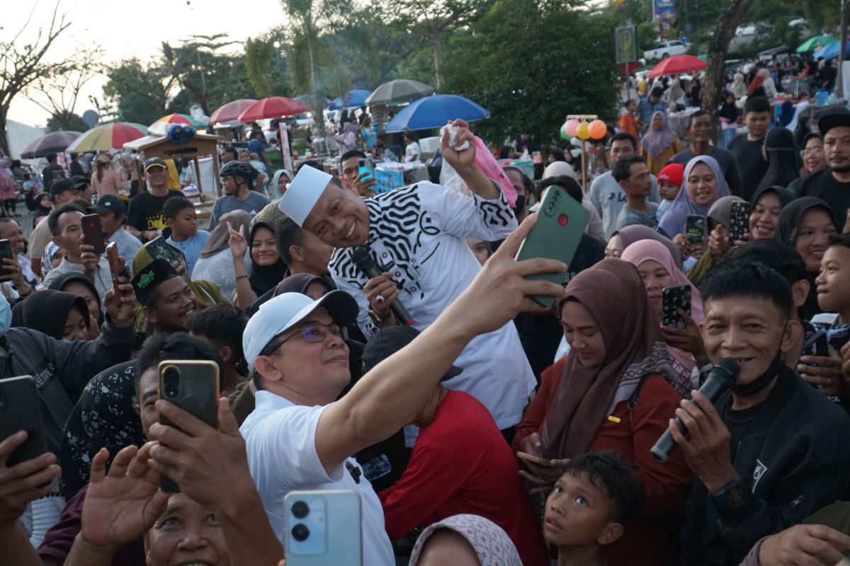 Andi Rudi blusukan di sentra kuliner Bandara Bersujud Tanah Bumbu