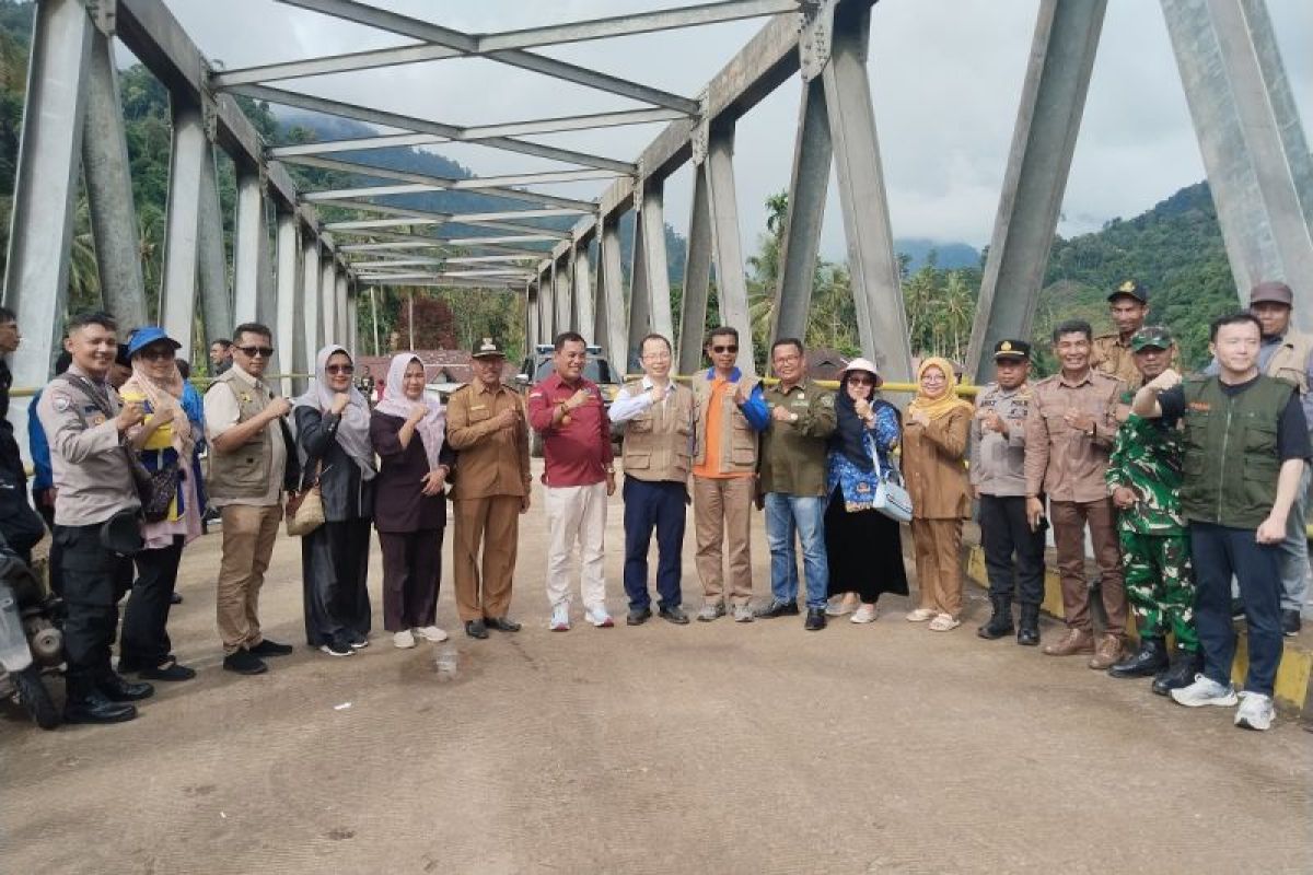 Pjs Bupati Era Sukma Munaf kunjungi Kampung Batu Bala lokasi pembangunan sistem peringatan dini bencana