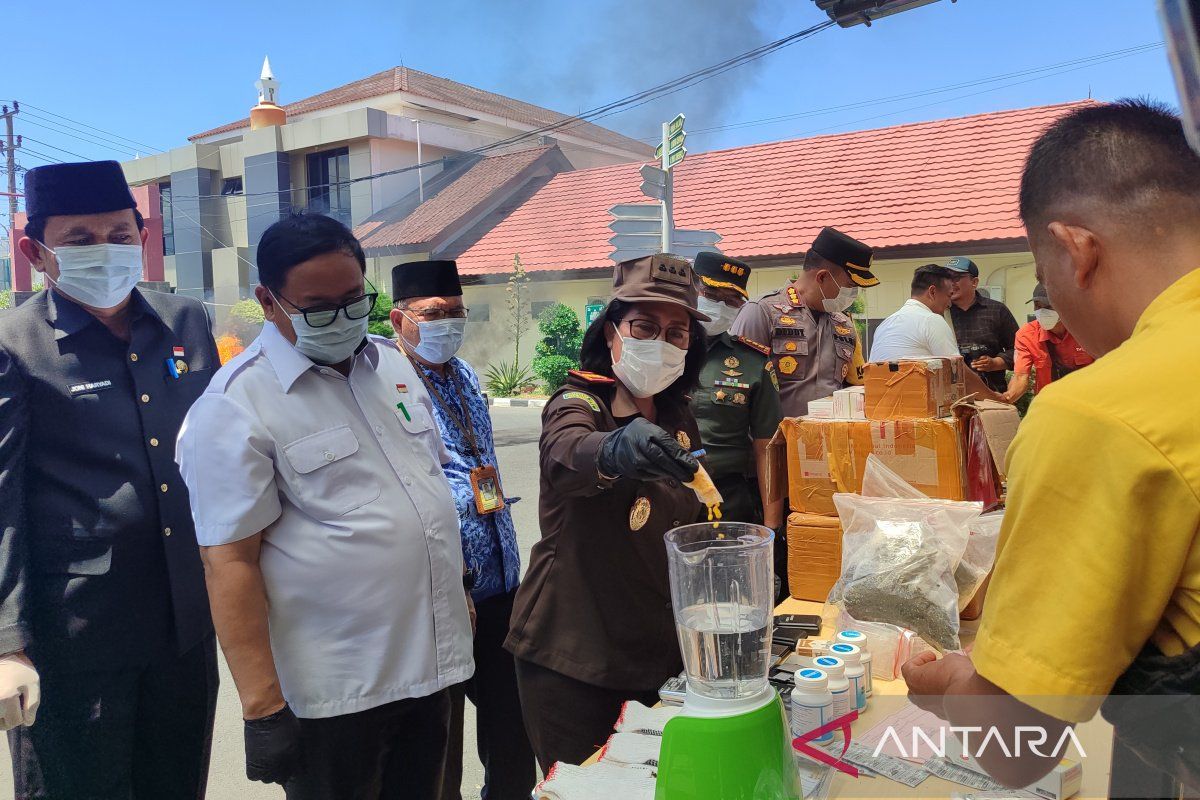 Kejari Bengkulu musnahkan barang bukti dari 114 perkara