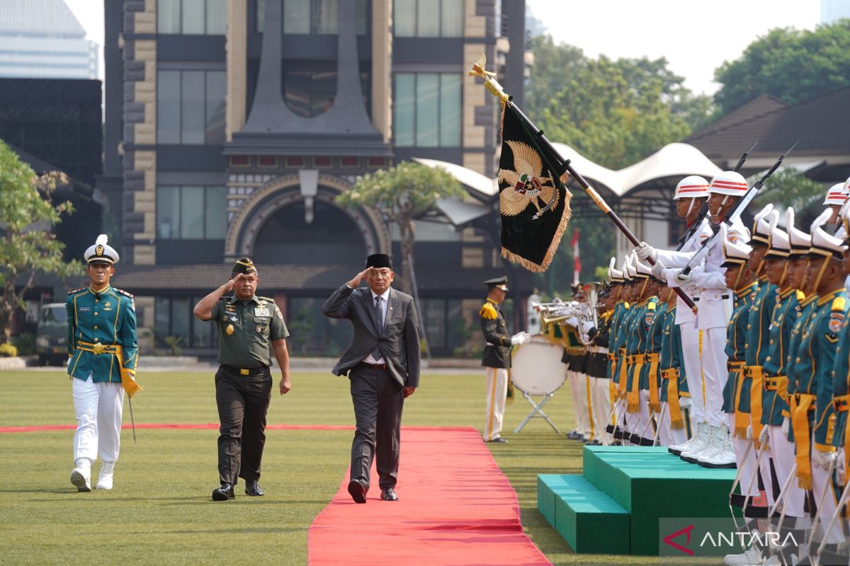 Menhan Sjafrie kunjungi Mabesad, KSAD laporkan kebutuhan TNI AD