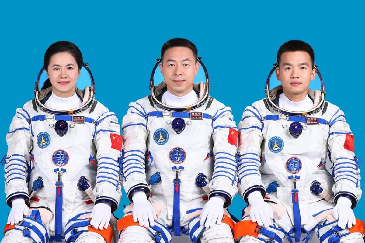 China perkenalkan kru Shenzhou-19 untuk misi stasiun luar angkasa