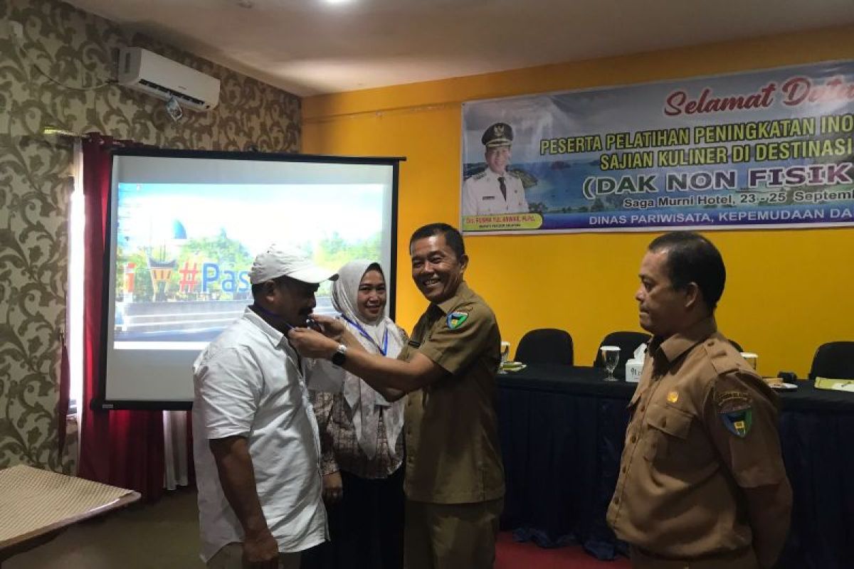 Pelaku Kuliner se Kabupaten Pesisir Selatan Pelatihan Peningkatan Inovasi dan Higienitas Sajian Kuliner