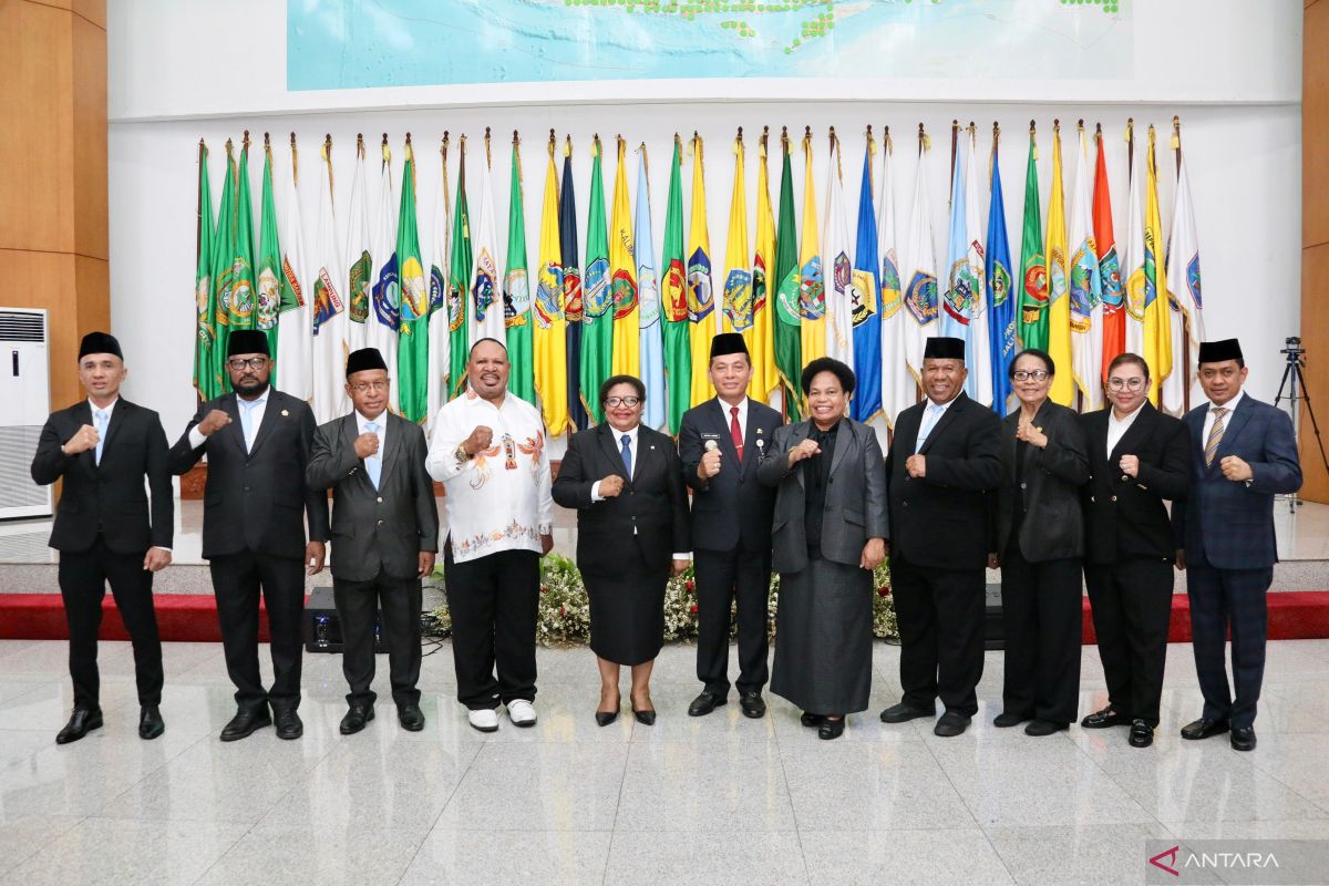 Wamendagri lantik pansel DPRP enam provinsi di Tanah Papua