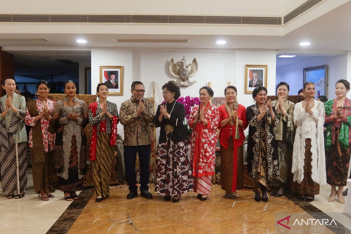 KBRI Beijing kenalkan filosofi batik dalam acara "ASEAN Ladies Circle"