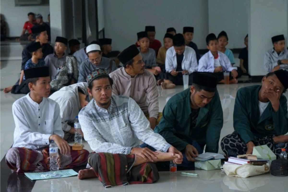 Pengasuh Ponpes Al Falah dorong santri jadi teladan di masyarakat