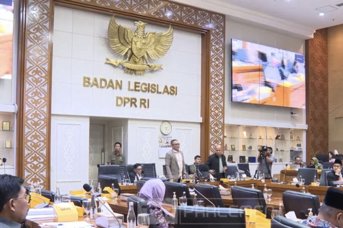 Baleg DPR rapat dengan tiga lembaga dengar masukan soal legislasi