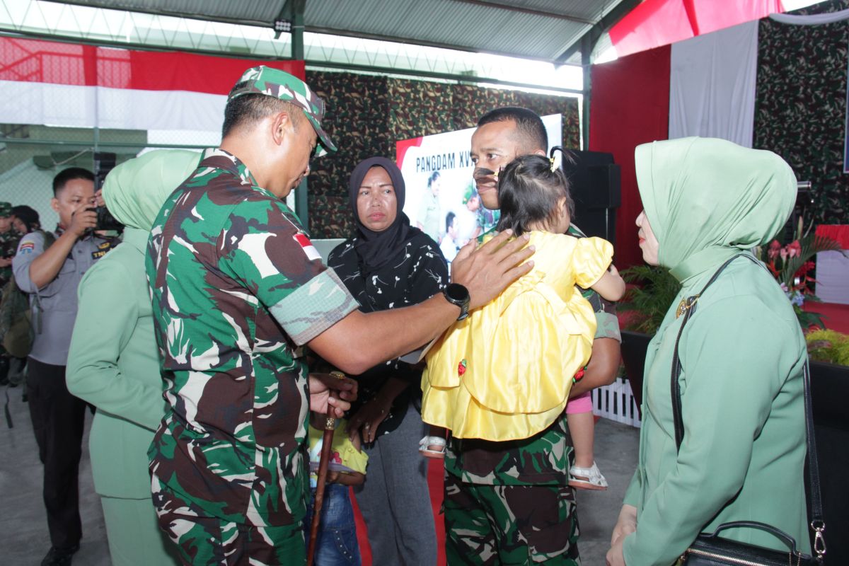 Pangdam XI/Pattimura  salurkan bantuan ke anak stunting di Ternate