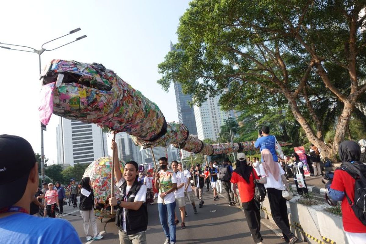 Ribuan pemuda bersatu lawan krisis sampah plastik