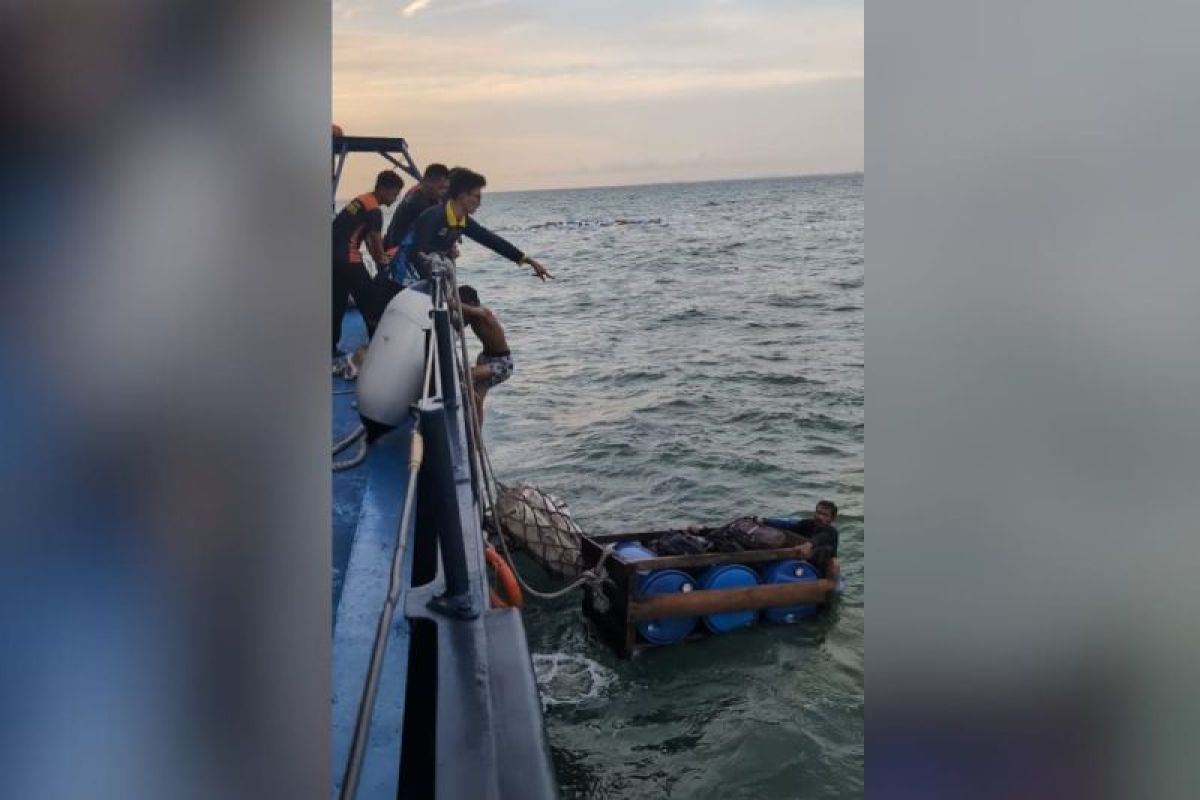 Sinergi Bea Cukai Selamatkan Enam ABK dari Kapal Tenggelam di Perairan Pulau Karimun Anak